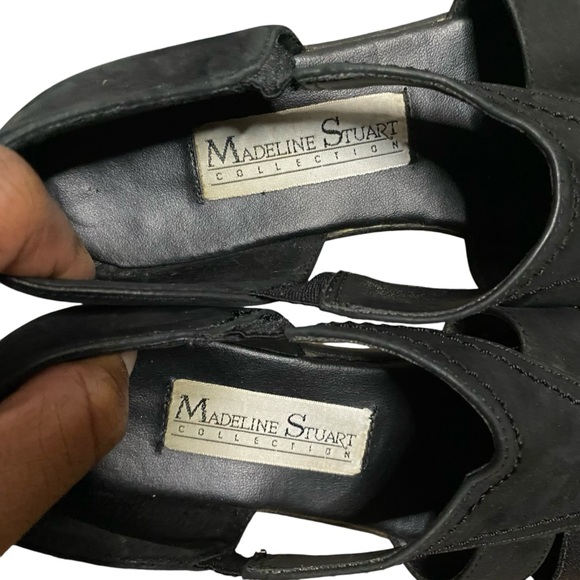 Madeline Stuart Women's Black Leather Slip-on Sandals - Picture 7 of 7